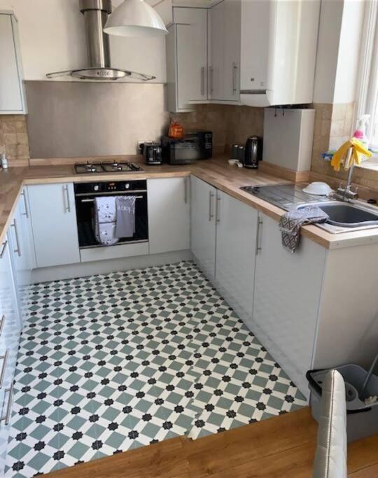 3 Double Bedroomed Flat, Acton. London, Uk Exteriör bild